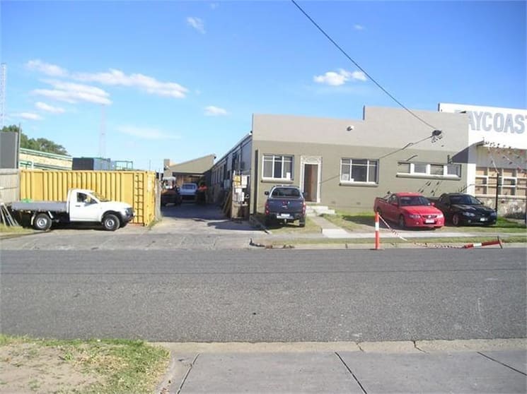 Click to view all images 8 Wren Road Moorabbin VIC 3189 - Image 1