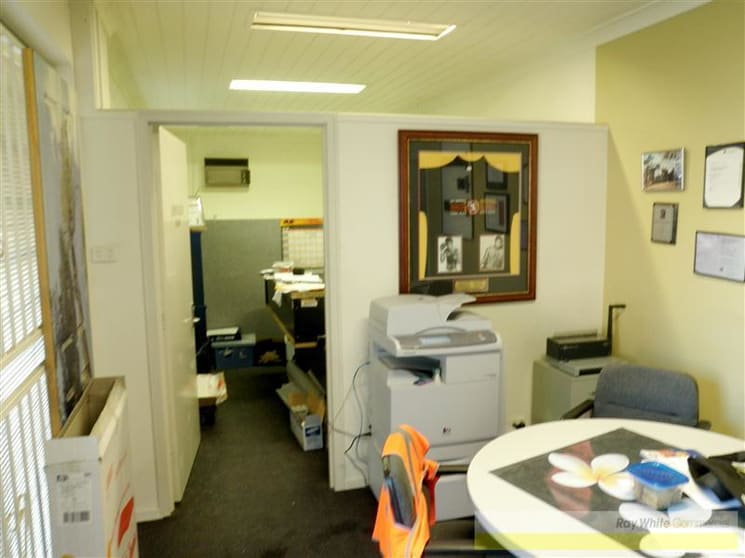 Click to view all images Newstead QLD 4006 - Image 2