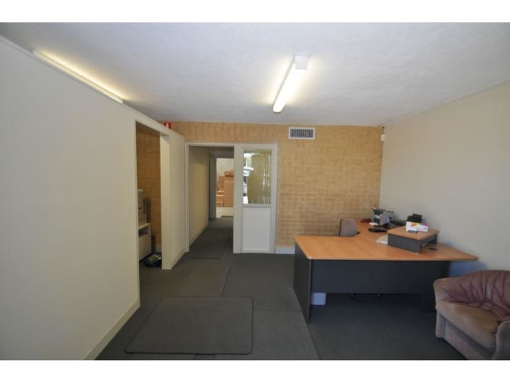 Click to view all images 6/302 Victoria Road Malaga WA 6090 - Image 3