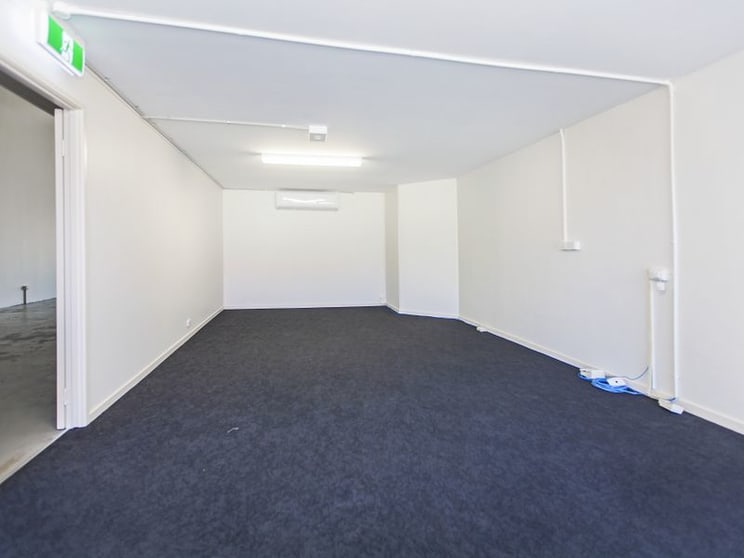 Click to view all images 2/174 Wecker Road Mansfield QLD 4122 - Image 2