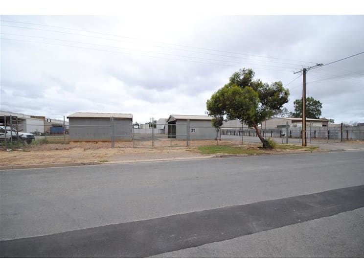 Click to view all images 21 Ninth Street Wingfield SA 5013 - Image 2