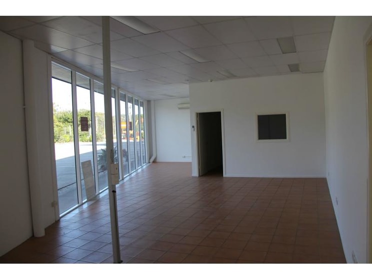 Click to view all images 3/2 John Duncan Court Varsity Lakes QLD 4227 - Image 2