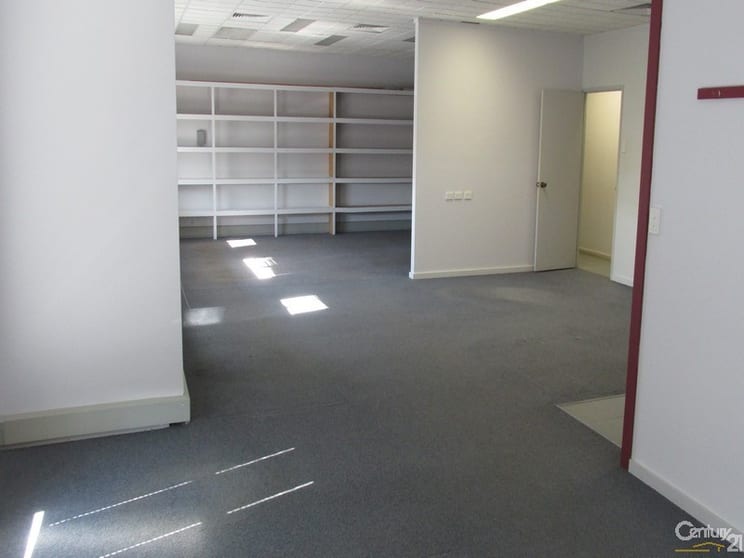Click to view all images 5/9 Bideford Street Torquay QLD 4655 - Image 3