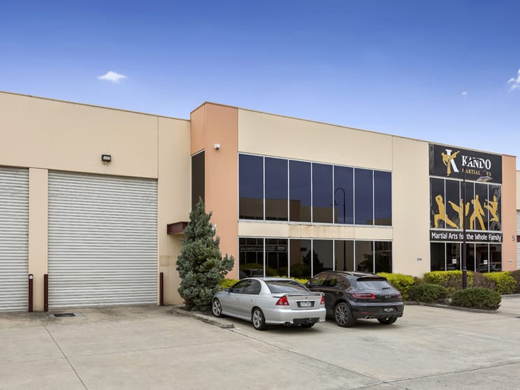 Click to view all images 4/5 Kelletts Road Rowville VIC 3178 - Image 1