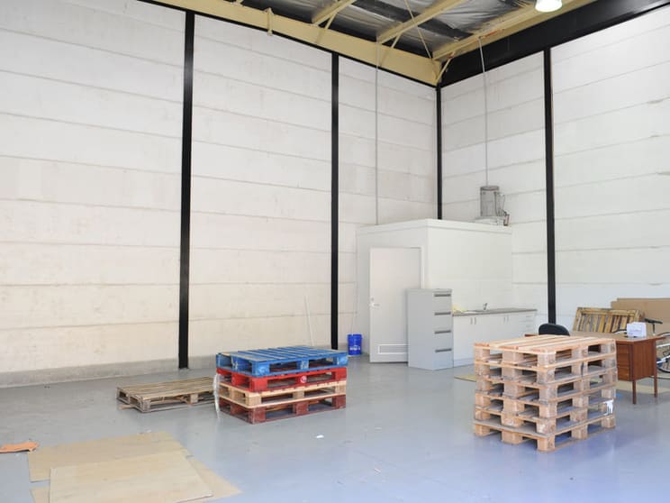 Click to view all images 43/44 Sparks Avenue Fairfield VIC 3078 - Image 2
