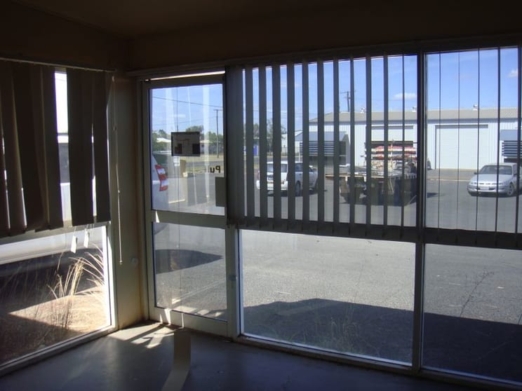 2/116 - 118 Raglan Street Roma QLD 4455 - Image 2