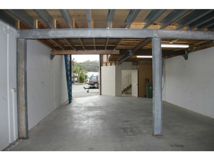 Click to view all images 8/23 Hutchinson Street Burleigh Heads QLD 4220 - Image 3