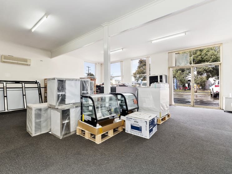 Click to view all images 554 Somerville Road Sunshine West VIC 3020 - Image 3