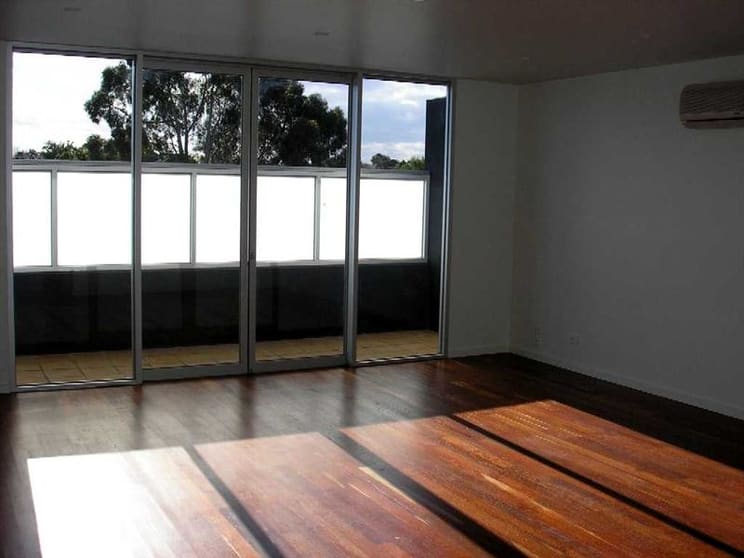 Click to view all images 4/37 Pine Street Hawthorn VIC 3122 - Image 2