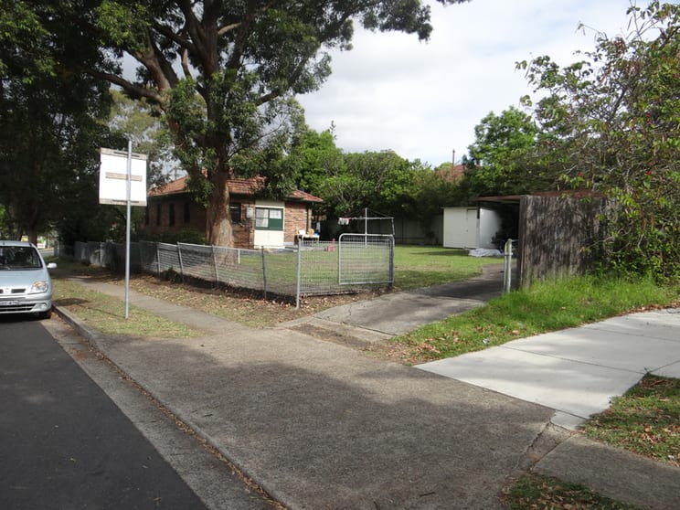 Click to view all images 28 Cavell Avenue Rhodes NSW 2138 - Image 2