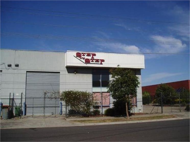 Click to view all images 3 Macquarie Drive Thomastown VIC 3074 - Image 2