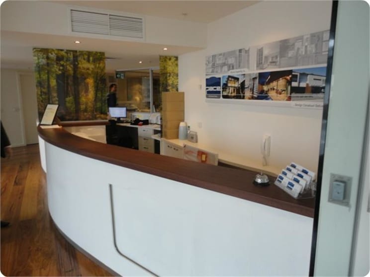 Click to view all images 246 The Esplanade Brighton VIC 3186 - Image 3