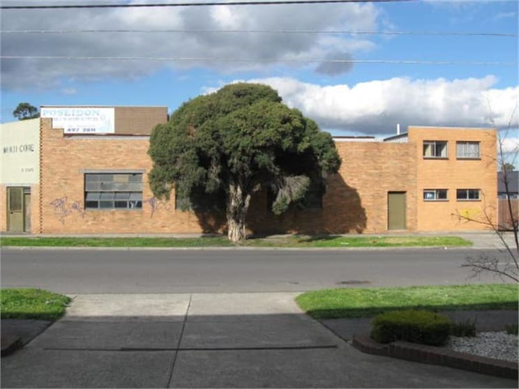 Click to view all images 28 Steane Street Fairfield VIC 3078 - Image 2