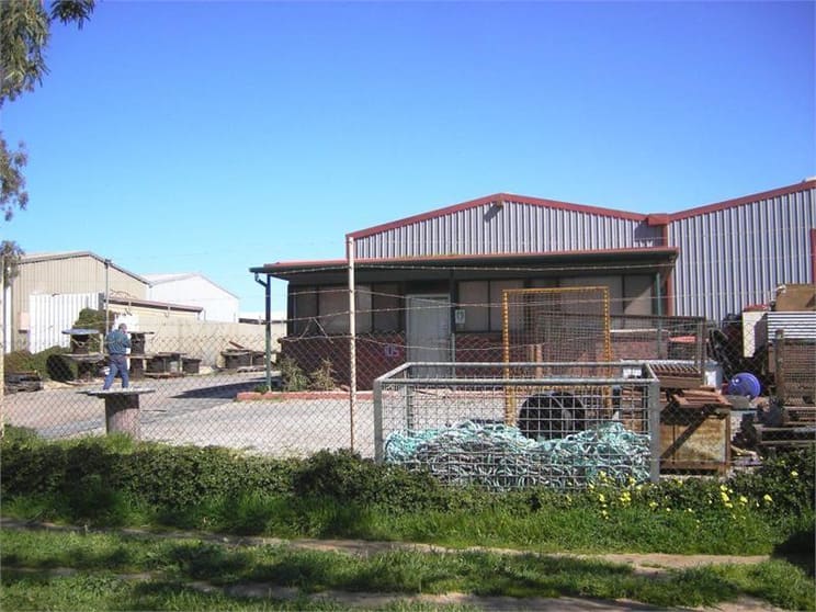 Click to view all images Unit 1/105 Wingfield Road Wingfield SA 5013 - Image 2