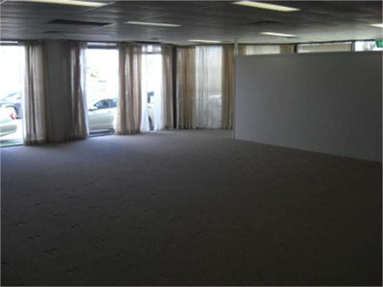 Click to view all images Unit 1/70 Chifley Drive Preston VIC 3072 - Image 2