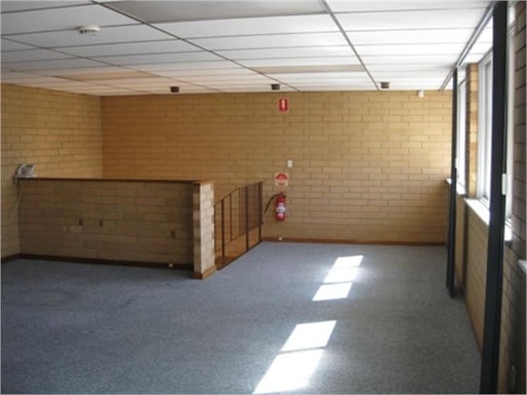 Click to view all images 43 Hampton Road Keswick SA 5035 - Image 3