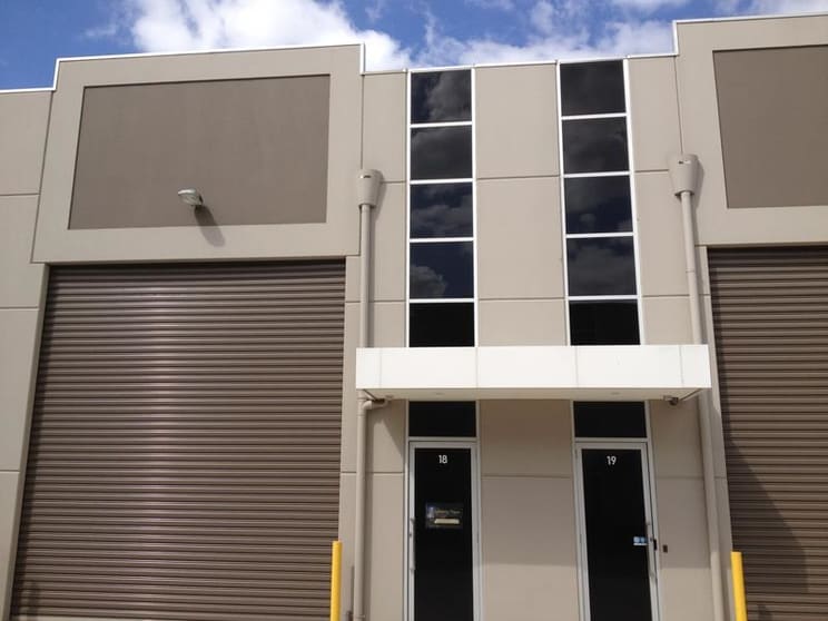 Click to view all images 31/82 Makland Drive Derrimut VIC 3030 - Image 2