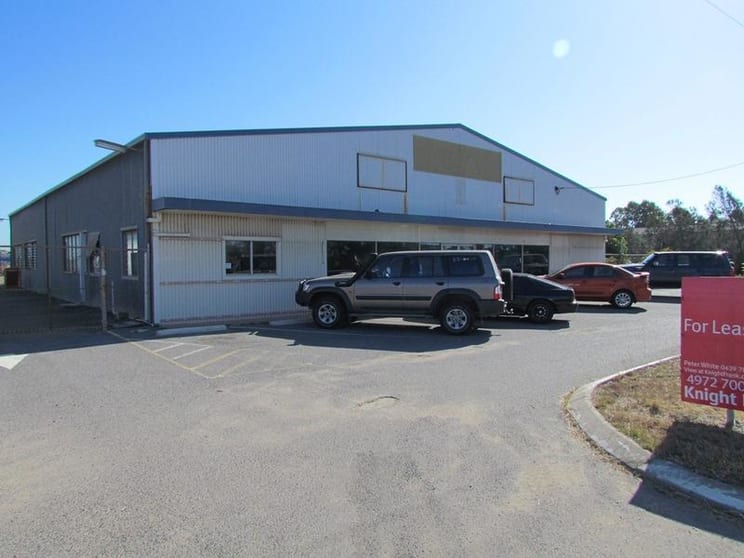 Click to view all images 30 Young Street Gladstone QLD 4680 - Image 2