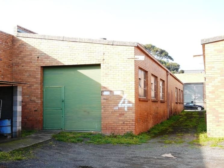 Click to view all images 4/5 Kolora Road Heidelberg West VIC 3081 - Image 2