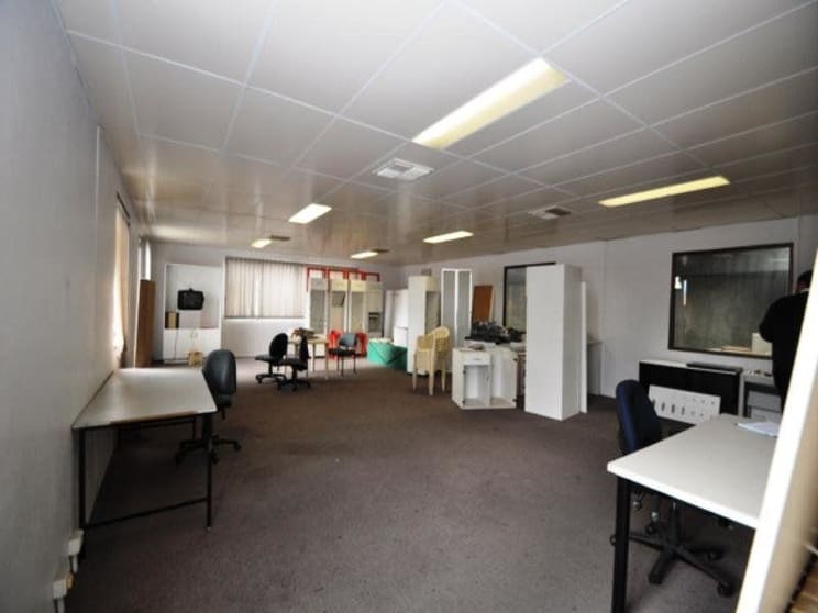 29 Irvine Drive Malaga WA 6090 - Image 3
