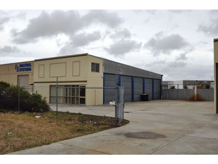 Click to view all images 31a Harlond Avenue Malaga WA 6090 - Image 3