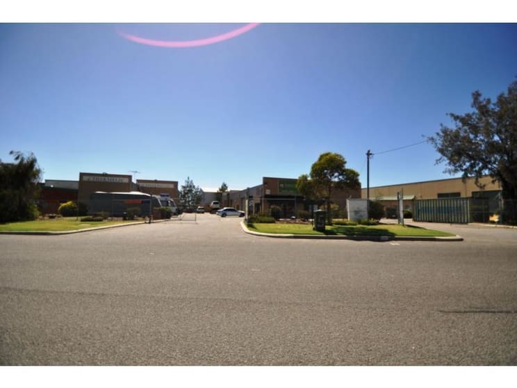 Click to view all images 3/18 Crocker Drive Malaga WA 6090 - Image 2