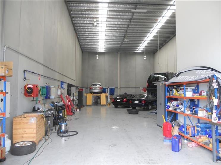 Click to view all images 10 Raylee Place Lynbrook VIC 3975 - Image 2