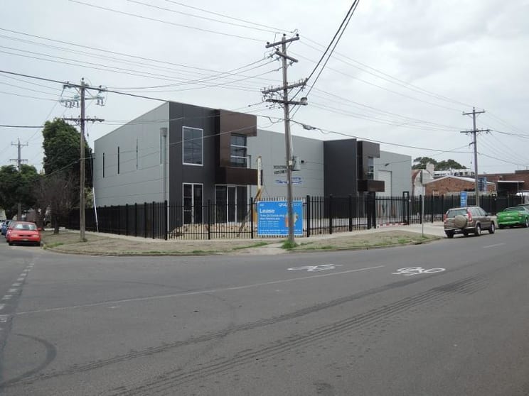 Click to view all images 158 Christmas Street Fairfield VIC 3078 - Image 2