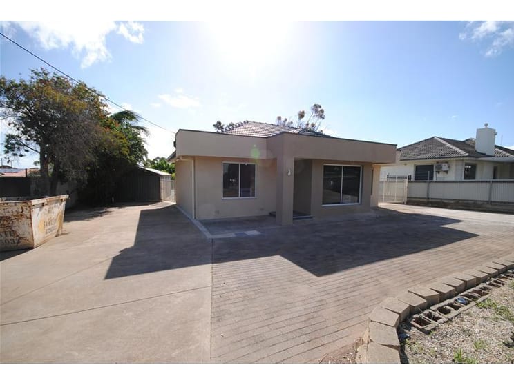 Click to view all images 119 Dyson Road Christies Beach SA 5165 - Image 2