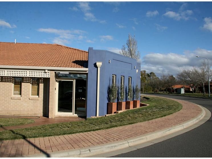 Click to view all images 2/8 Montford Crescent Lyneham ACT 2602 - Image 1