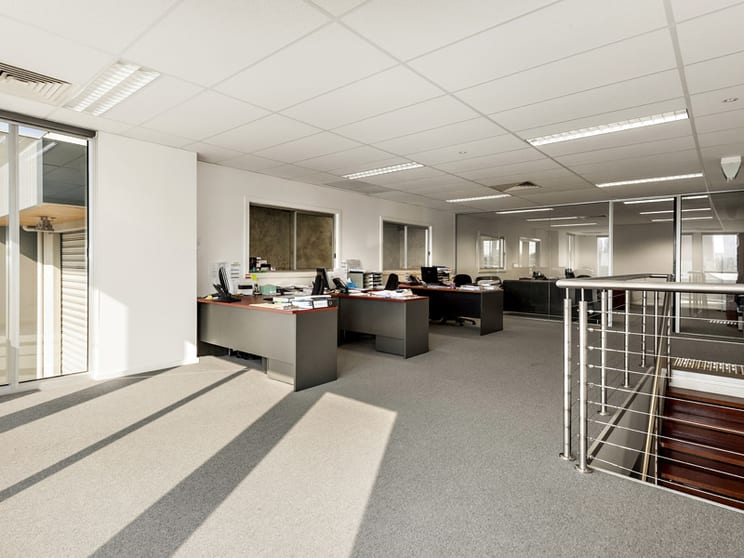 Click to view all images 2/5 Phillip Court Port Melbourne VIC 3207 - Image 3