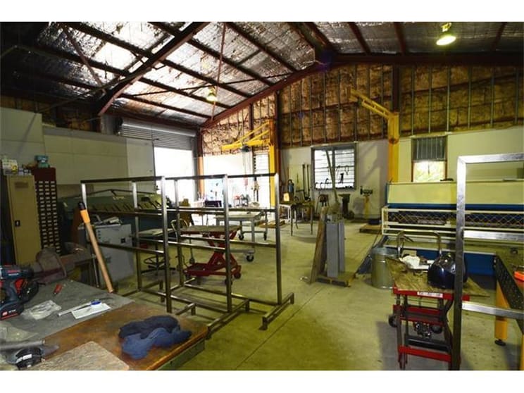 Click to view all images 67 Pendlebury Road Cardiff NSW 2285 - Image 2