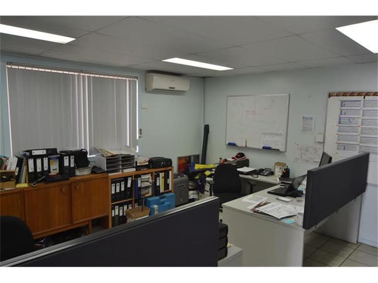 Click to view all images 11 Martin Drive Tomago NSW 2322 - Image 2