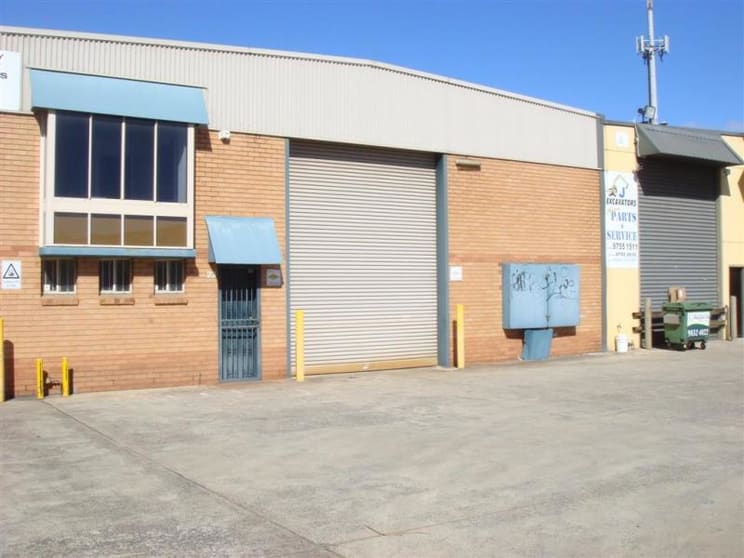 Click to view all images 4 - 6 Barry Road Chipping Norton NSW 2170 - Image 1
