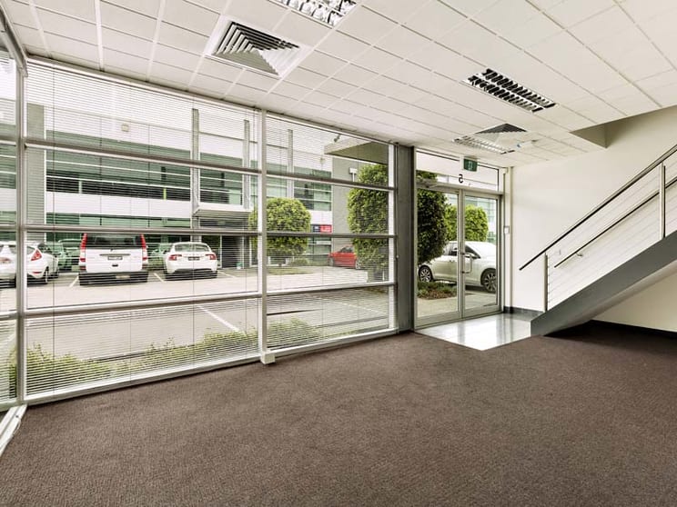 5/3 Westside Avenue Port Melbourne VIC 3207 - Image 2