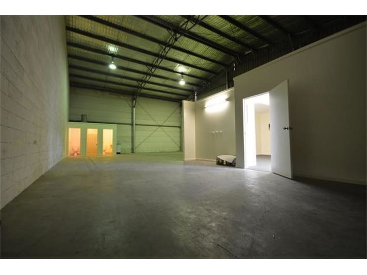Click to view all images (Unit 4)/85 Munibung Road Cardiff NSW 2285 - Image 3
