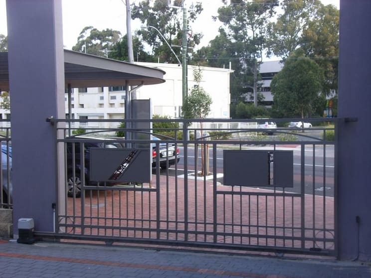 Click to view all images 3 & 9/628 - 630 Newcastle Street Leederville WA 6007 - Image 2