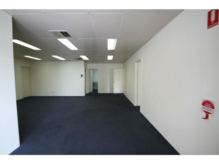 Click to view all images 1/21 Denninup Way Malaga WA 6090 - Image 2