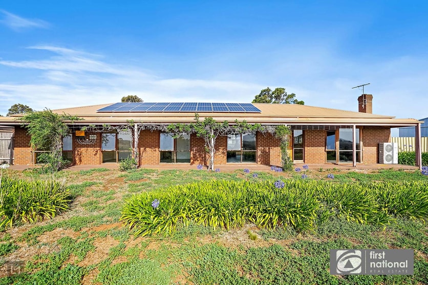 Click to view all images 15 Colin Crescent Little River VIC 3211 - Image 2