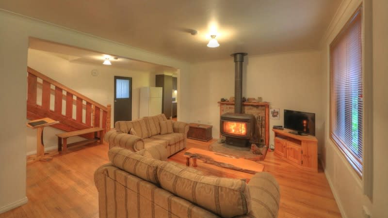 Click to view all images 20 Jenico Street Queenstown TAS 7467 - Image 2