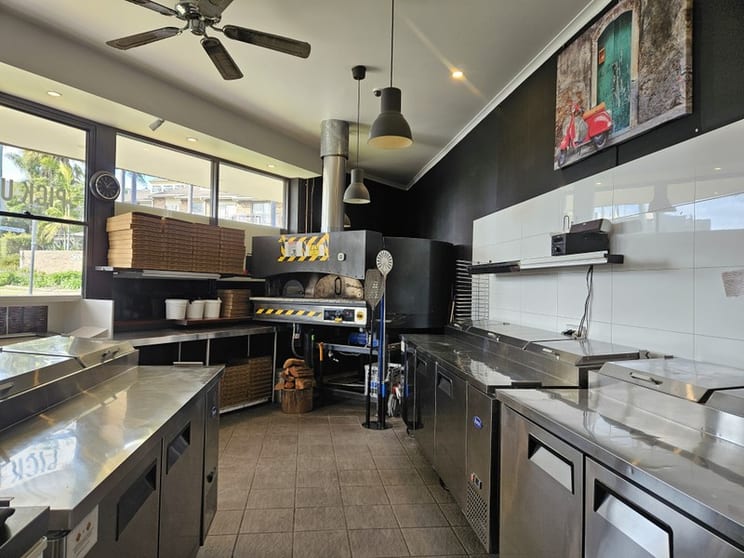 Click to view all images 1/270 Beach Road Batehaven NSW 2536 - Image 3