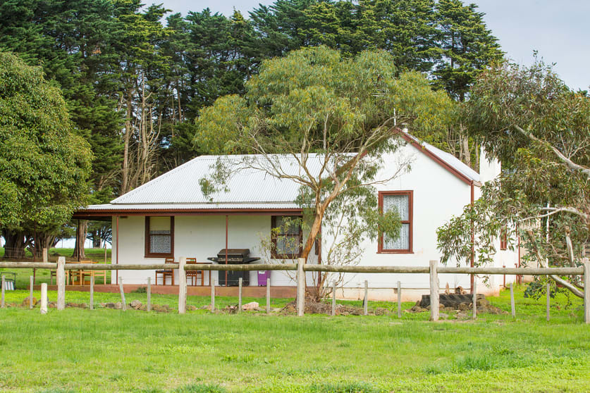 Click to view all images 1690 Ellerslie-Panmure Road Panmure VIC 3265 - Image 2