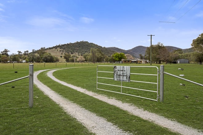 Click to view all images "Peppertrees" 1067 Upper Moore Creek Road Tamworth NSW 2340 - Image 1