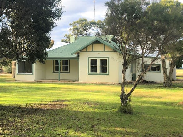 Click to view all images "Kensington Park" Claremont Rd Deniliquin NSW 2710 - Image 1