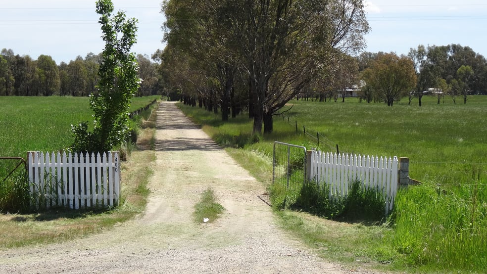 Click to view all images 400 Detour Road East Wangaratta VIC 3678 - Image 2