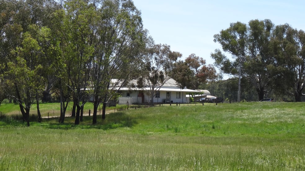Click to view all images 400 Detour Road East Wangaratta VIC 3678 - Image 3