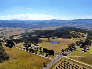 Click to view all images 770 Jenolan Caves Road Hampton NSW 2790 - Image 2