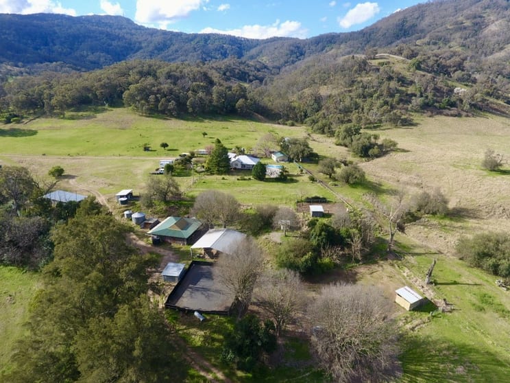 Click to view all images "Balloch" 68 Wilson Row Murrurundi NSW 2338 - Image 1