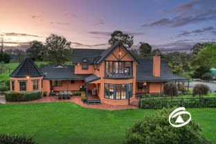 Click to view all images 172 Boundary Road Narre Warren East VIC 3804 - Image 1