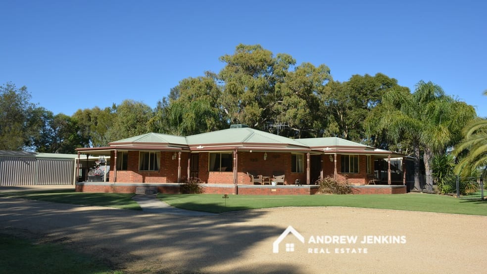 Click to view all images 52 Sheehan Rd Koonoomoo VIC 3644 - Image 1